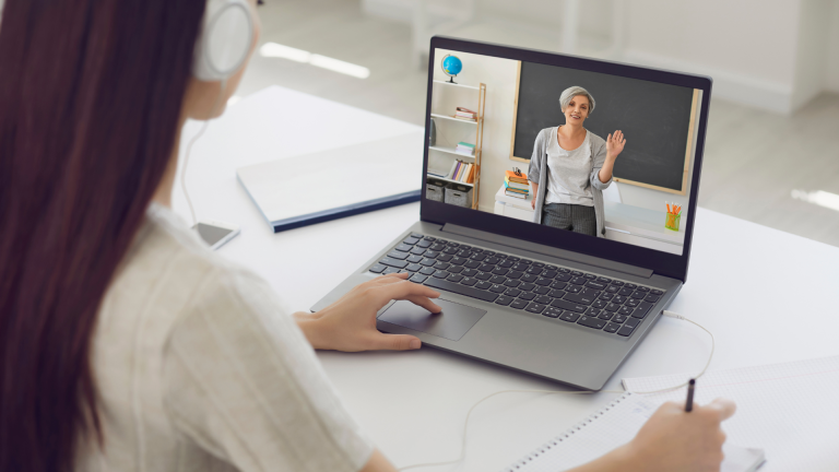 Boost Your Employability from Abroad: Best Australian Online Courses & Microcredentials in 2026
